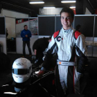 Antolín González posa junto al monoplaza de F3 que probó en Montmeló.-