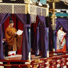 Los emperadores de Japón, Naruhito  y Masako, durante la ceremonia de entronización.-EPA / JIJI PRESS
