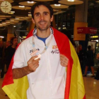 José Antonio Requejo posa con su medalla de bronce-ECB