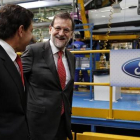 El presidente del Gboierno, Mariano Rajoy, durante su visita a la planta de Ford en Almussafes.-Foto: MIGUEL LORENZO