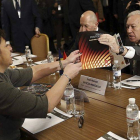 El ministro español de Exteriores, José Manuel García-Margallo, durante la reunión que mantuvo con la ministra ucraniana de Finanzas, Natalia Jaresko.-Foto: EFE / PACO CAMPOS