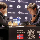 Carlsen y Karjakin, en un instante de la octava partida-RICHARD DREW / AP
