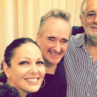 Plácido Domingo con sus compañeros de reparto de ’Luisa Miller’ en Salzburgo.-INSTAGRAM