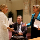 La vicepresidenta y consejera de Empleo, Rosa Valdeón, presenta el 'Plan Estratégico de Igualdad de Oportunidades para las Personas con Discapacidad'. Junto a ella, la consejera de Familia e Igualdad de Oportunidades, Alicia García.-ICAL
