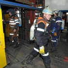 EFE  Miembros de los servicios de rescate en la mina de carbó Severnaya.-EFE