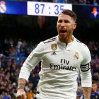 Sergio Ramos celebra su gol de penalti al Valladolid, el 2-0 del Madrid.-REUTERS / JUAN MEDINA