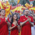De izquierda a derecha, Albert Rivera, Inés Arrimadas, Juan Carlos Girauta y Carina Mejías, este viernes, frente a la pantalla instalada por Ciudadanos en Arc de Triomf.-JULIO CARBÓ