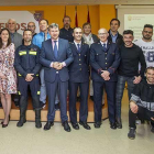 Foto de familia tras la entrega de los reconocimientos en el cuartel de los bomberos.-SANTI OTERO