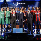 Sebas Saiz, en el centro, participó ayer en la presentación de la liga ACB 17-18.-ACB