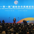El presidente chino Xi Jinping pronuncia su discurso durante la inauguracion del foro sobre la Nueva Ruta de la Seda que promueve China.-Zipi / EFE
