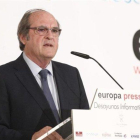 El candidato del PSOE a la presidencia de la Comunidad de Madrid, Ángel Gabilondo, en un desayuno informativo.-EDUARDO PARRA (EUROPA PRESS)