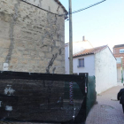 Imagen de una de las casas del barrio de Villatoro afectada por las grietas.-ISRAEL L. MURILLO