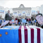 Protesta de europarlamentarios de Los Verdes contra el TTIP en Bruselas, el miércoles.-EFE / OLIVIER HOSLET