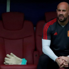 Reina, en el banquillo de España en el estadio Luzhniki de Moscú.-JAVIER ETXEZARRETA