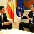 El líder de Ciudadanos, Albert Rivera, con el presidente del Gobierno, Mariano Rajoy.-/ JUAN MANUEL PRATS / FERRAN SENDRA
