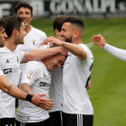 Los jugadores del Burgos CF celebran un gol. SANTI OTERO