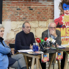 Miembros del Comité AntiSida de Burgos, durante la rueda de prensa del último Día Mundial de la Lucha contra el Sida.-RAÚL G. OCHOA