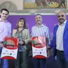 Organizadores y patrocinadores posan con el cartel de esta convocatoria.-R. OCHOA