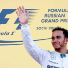 Lewis Hamilton se convierte en el primer piloto que logra la victoria en el Gran Premio de Rusia.-Foto: EFE
