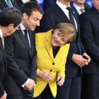 El presidente de Chipre, Nicos Anastasiades (izquierda), el francés, Emmanuel Macron, y la cancillera alemana, Angela Merkel, en la cumbre europea de Bruselas.-AP