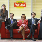 Pilar Gómez-Cuétara, en el centro, con sus cuatro hijos.-