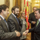 César Rico y Miguel Ángel Benavente (izquierda) con representantes de FAE Burgos y de la Diputación.-SANTI OTERO