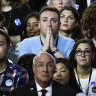 Seguidores de Hillary Clinton siguen los datos electorales en la sede electoral de Nueva York.-AP / MATT ROURKE
