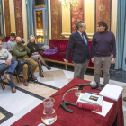 El escritor Pedro Ojeda y el historiador Ramón Villares abrieron la semana de encuentros literarios organizada por la  AsociaciónProvincial  de Libreros y la UBU.-ISRAEL L. MURILLO