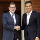 Mariano Rajoy y Pedro Sánchez, durante la reunión que mantuvieron el pasado 7 de septiembre en la Moncloa.-JOSE LUIS ROCA