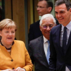 Reunión de Pedro Sánchez y Angela Merkel.-OLIVIER OSLET/ ARCHIVO