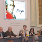 Jesús Domingo, Fernando Arnaiz, Lacalle, Eva Peláez (pareja de Yagüe) y Pérez Manrique (gerente del IMC), ayer durante la presentación del volumen en la Sala Polisón.-Israel L. Murillo