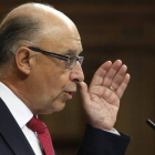 El ministro de Hacienda, Cristóbal Montoro, en el Congreso.-Foto: JUAN MANUEL PRATS