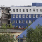 Vista general del cuartel tras derrumbarse anoche en la ciudad de Mosk, en el sur de Siberia (Rusia).-Foto: EFE