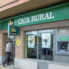 Imagen exterior de una de las numerosas oficinas que las cajas rurales tienen diseminadas por Castilla yLeón.-ICAL