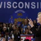 Clinton, durante un acto de la campaña en Wisconsin.-REUTERS / JIM YOUNG