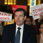 El exsecretario general del PSM, Tomás Gómez, en su llegada a una entrevista tras su destitución.-Foto:   EFE / JUANJO MARTÍN