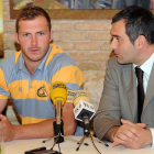 Brendan Campbell comenta sus primeras impresiones como jugador del Aparejadores RC en presencia del presidente del club, Leví Moreno.-ISRAEL L. MURILLO