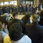 200 personas participaron en la concentración que se celebró a las puertas de El Correo de Burgos a las 20 horas.-RAÚL G. OCHOA