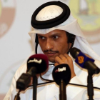 El ministro de Exteriores qatarí, Mohamed bin Abderrahman Al Thani, en una rueda de prensa, este martes.-AFP / KARIM JAAFAR