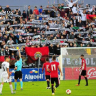 Un millar de aficionados blanquinegros se citaron en Anduva en el derbi de la primera vuelta-Jose Esteban Egurrola