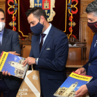 Mario Simón, Daniel de dla Rosa y Vicente Marañón, duante la visita a Palencia. ECB