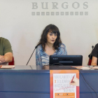 Antonio Arrabal, Rosa Escolar y Rosalía Santaolalla en la presentación de la campaña por la ‘X Solidaria’. SANTI OTERO