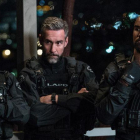 Los actores Lina Esco, Jay Harrington y Shemar Moore, en la serie de la cadena AXN SWAT. Los hombres de Harrelson.-EL PERIÓDICO