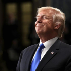 Trump sonríe durante el discurso sobre el Estado de la Unión ante el Congreso, en Washington (Estados Unidos).-/ WIN MCNAMEE (EFE)