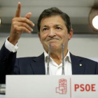 El presidente de la gestora del PSOE, Javier Fernández.-JOSÉ LUIS ROCA