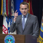Imagen de archivo de Eric Fanning, en un discurso en 2013.-AFP / PAUL J. RICHARDS