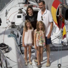 Felipe y Letizia, en el 'Aifos' con sus hijas Leonor y Sofía.-Foto: AFP/ JAIME REINA