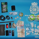 Material incautado al detenido por la Policía.-ECB