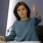 Soraya Sáenz de Santamaria, durante la rueda de prensa posterior al Consejo de Ministros, este viernes, en Madrid.-JOSÉ LUIS ROCA
