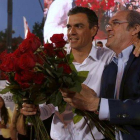 Pedro Sánchez y Ángel Gabilondo, el pasado 22 de mayo, en el mitin final de campaña del PSOE en Madrid.-Fpto: DAVID CASTRO